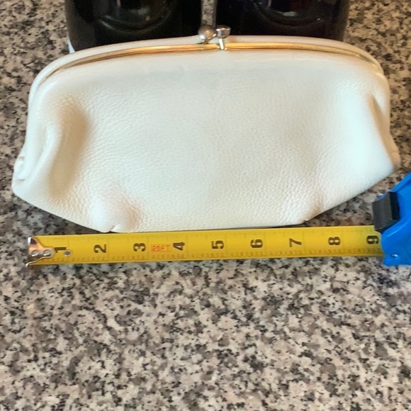 Vintage 1950's Kisslock Clasp Pebbled Leather Clutch Purse. - Picture 2 of 5